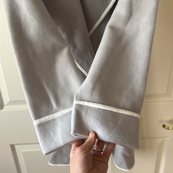 NWOT Soft Surroundings Gray Beyond Soft Robe with white trim, Sz TXL - Picture 4 of 13